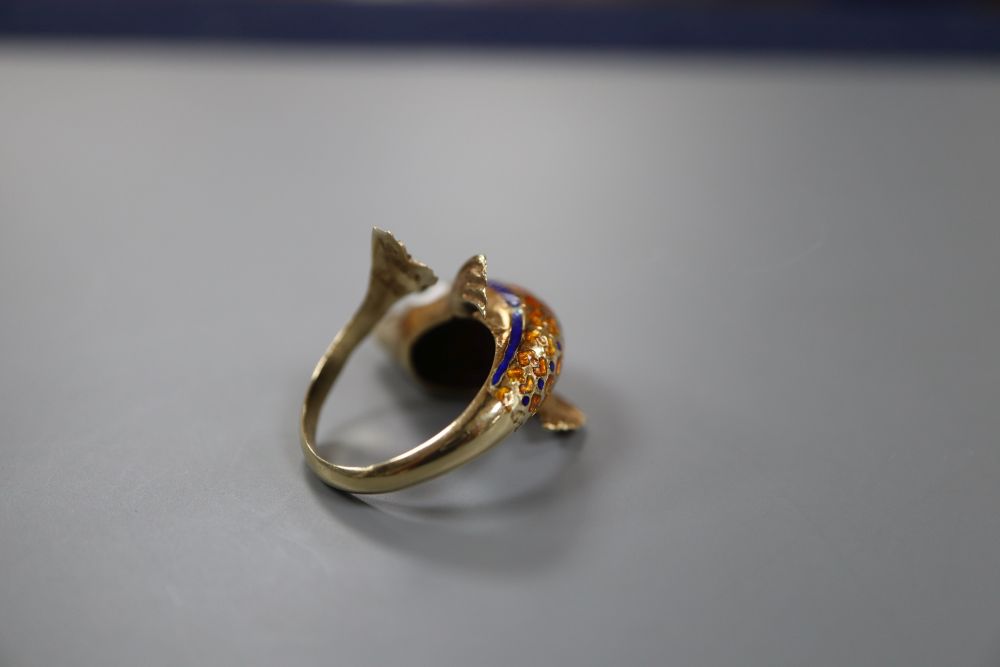 A moder 585 yellow metal and enamelled dolphin ring, size L, gross 5.6 grams.